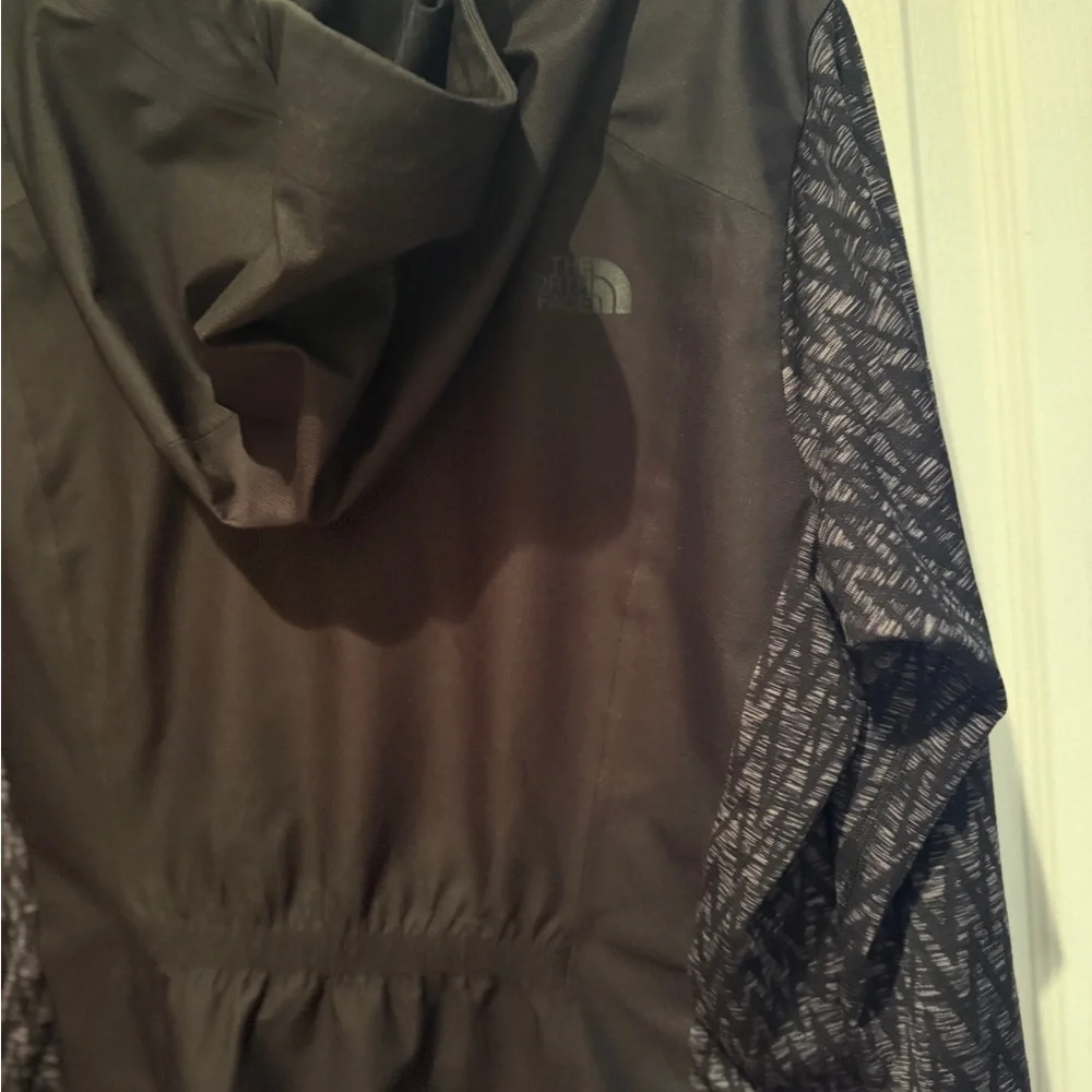 The North Face Black Hooded Jacket - Picture 5 of 9